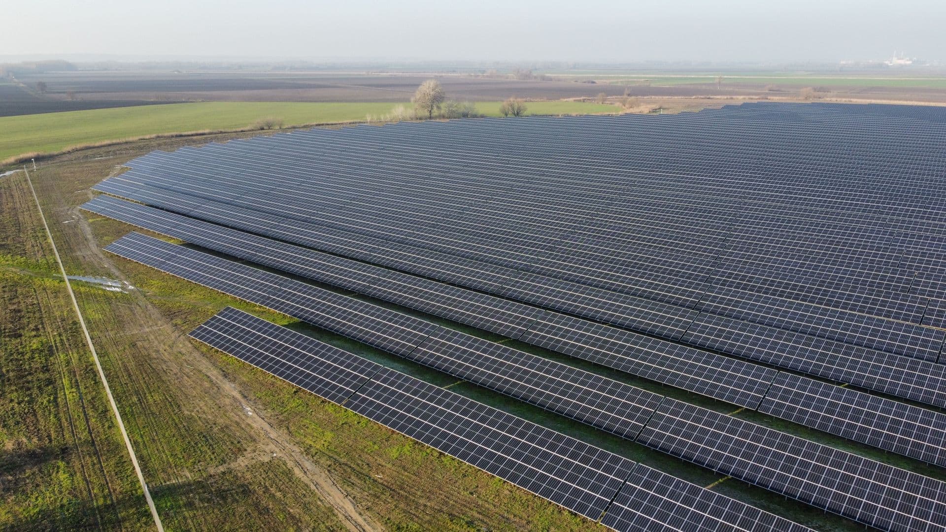 Vista aérea de usina solar fotovoltaica da Tera Energia